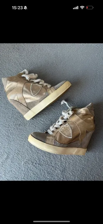 Superbes baskets compensées Philippe Model en cuir doré et suédé beige - taille 38