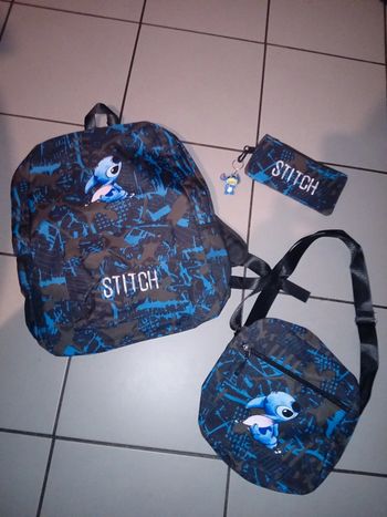 Ensemble 3 pièces scolaire Stitch neuf ( non négociable )