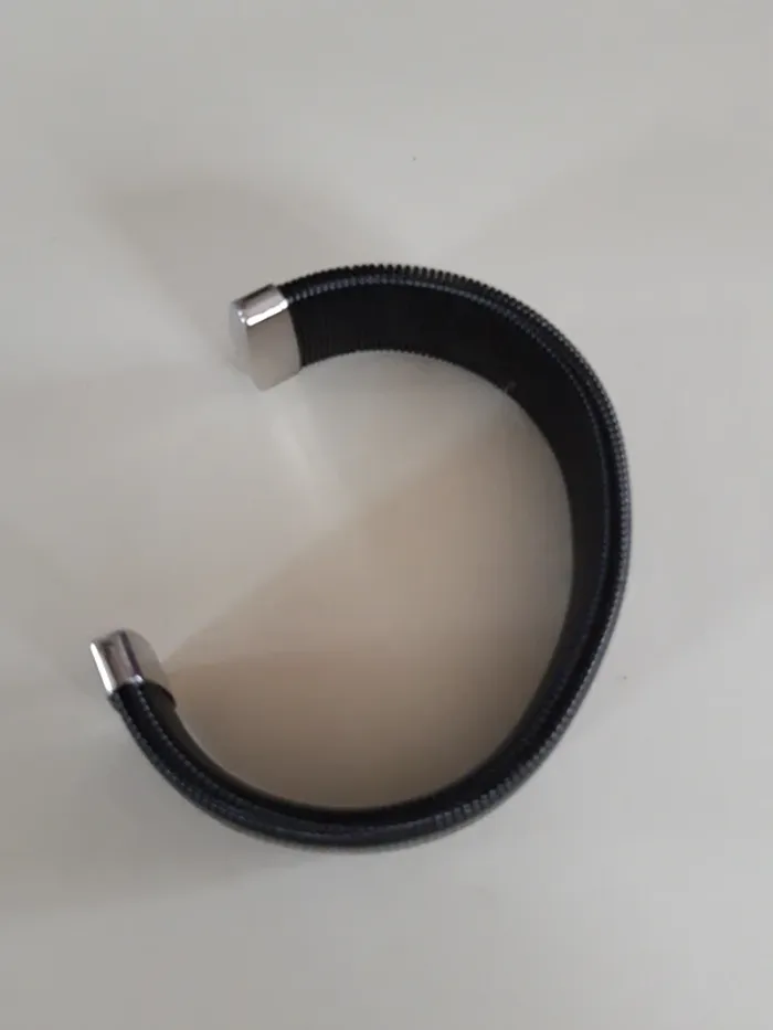 Très joli bracelet rigide noir et argenté - photo numéro 2