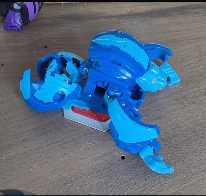 Lot 8 Bakugans avec cartes jeux + jetons - photo numéro 10