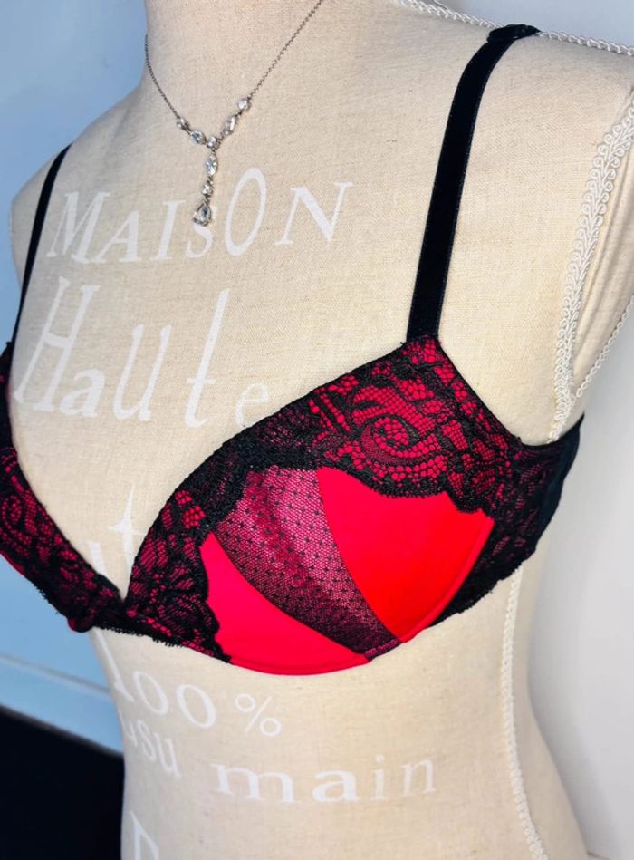 🌸 soutien gorge rouge avec dentelle noire 85 c - photo numéro 2