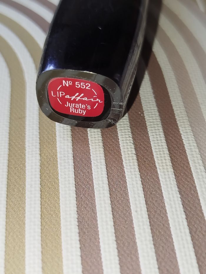 Rouge à lèvres LOV Cosmetics Lipaffair Rouge 552 - photo numéro 4