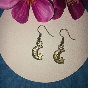 Boucles d’oreilles pendantes fantaisies métal doré vieilli lune étoile ciel