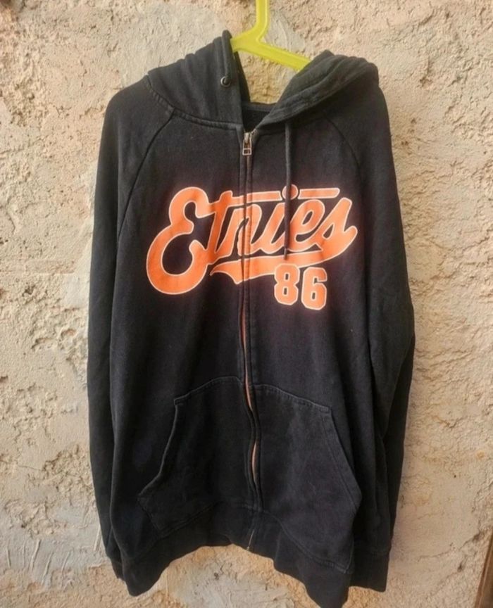 Sweat à capuche noir et orange etnies