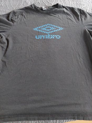 Tee shirt umbro taille M