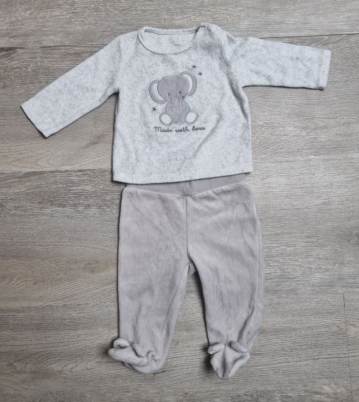 ​Pyjama Bébé 6 Mois Velours Doux Gris Éléphant Tres Bonne Etat