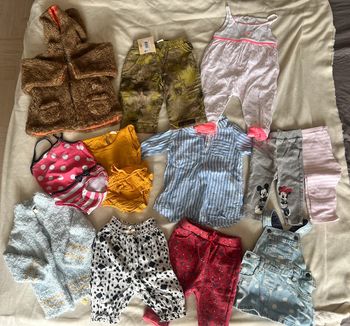 Lot vêtement fille 6 mois .