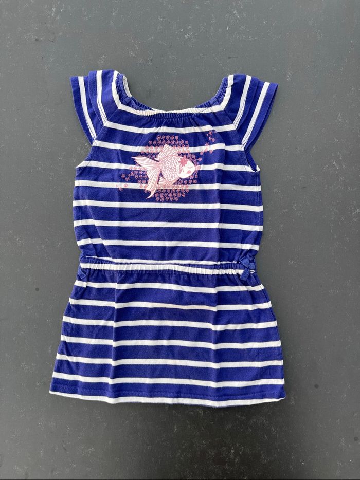 Robe courte manches courtes