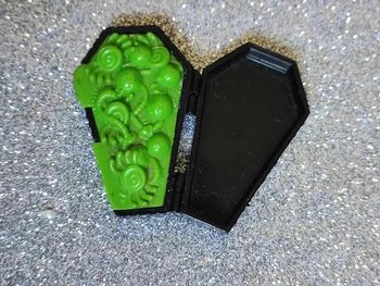 21/ accessoire Monster High cercueil