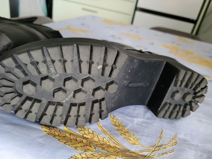 Boots noires - photo numéro 4