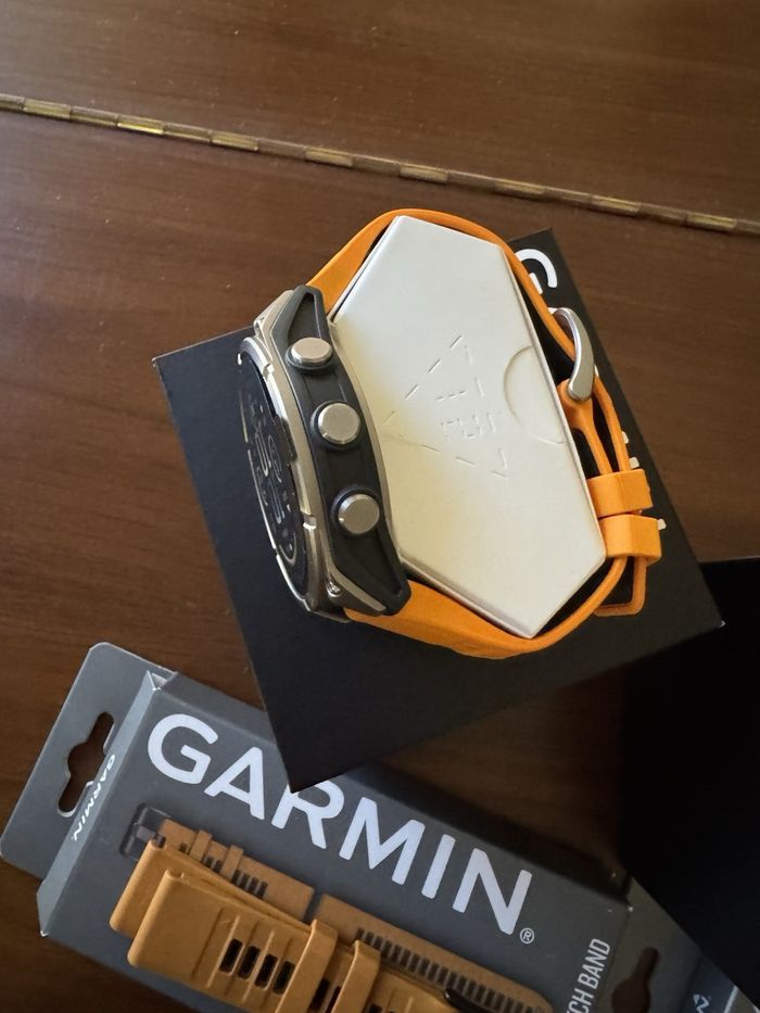 Montre connectée Garmin fenix 8 47 mm AMOLED saphir titane orange étincelant graphite - photo numéro 6
