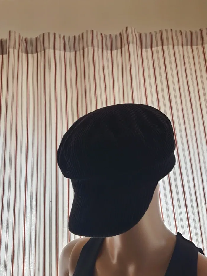 Casquette Zara en velour noir eur M 58cm - photo numéro 3