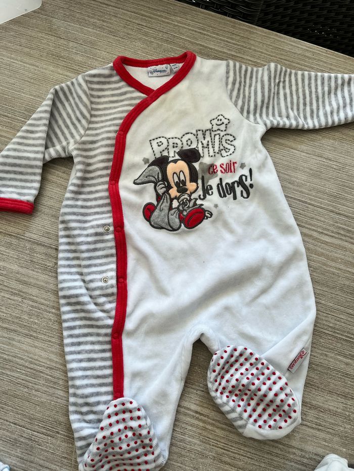 Lot pyjamas 6 mois - photo numéro 4