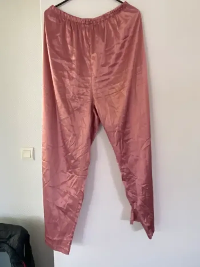 Ensemble pyjama satin et dentelle - photo numéro 3