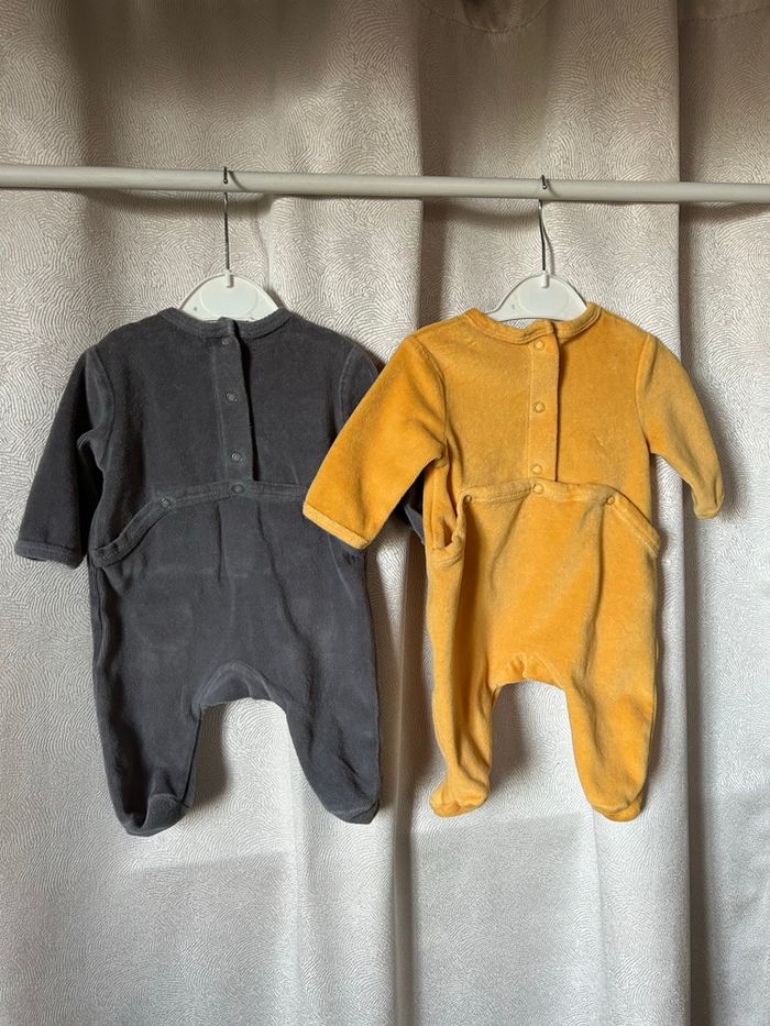 2 pyjamas velours 1 mois Kiabi - photo numéro 2