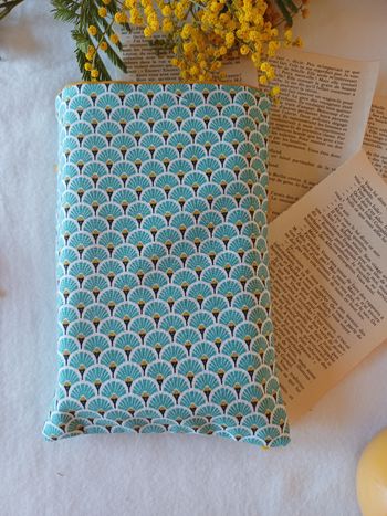 Protège livre tissu fait main – pochette pour livre de poche éventail turquoise