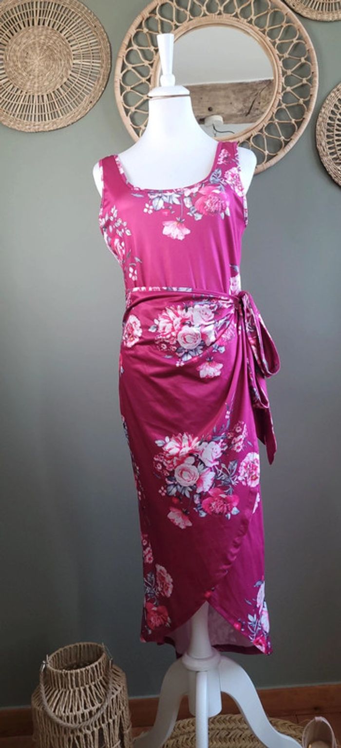 Jolie robe portefeuille légère Taille M Parfait état - photo numéro 3