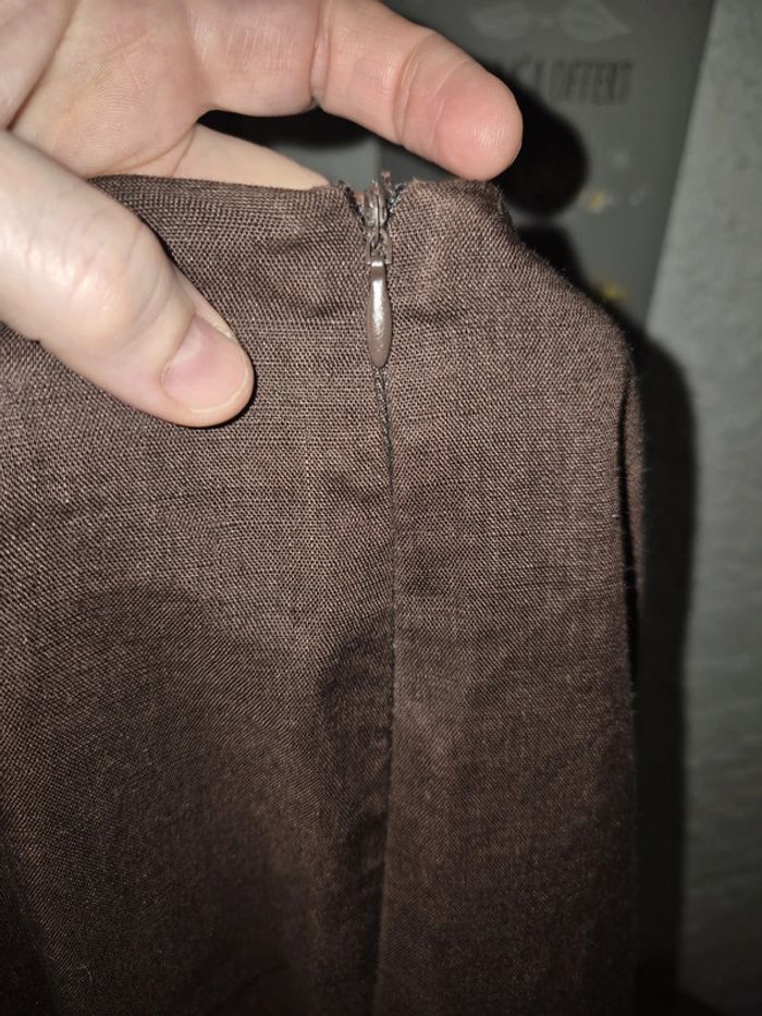 Jolie jupe mi longue 55% lin taille 44 avec fleurs brodées - photo numéro 5