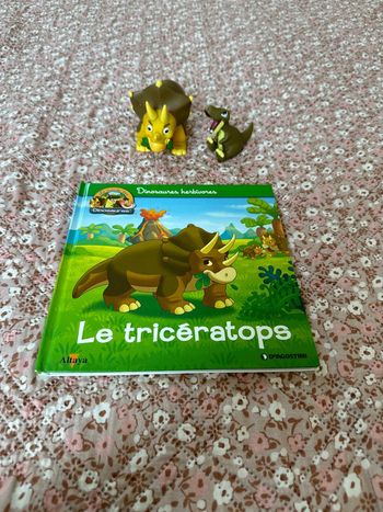 Livre + figurine  Le tricératops tbe