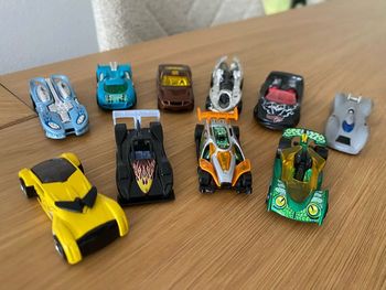 Lot 10 petites voitures