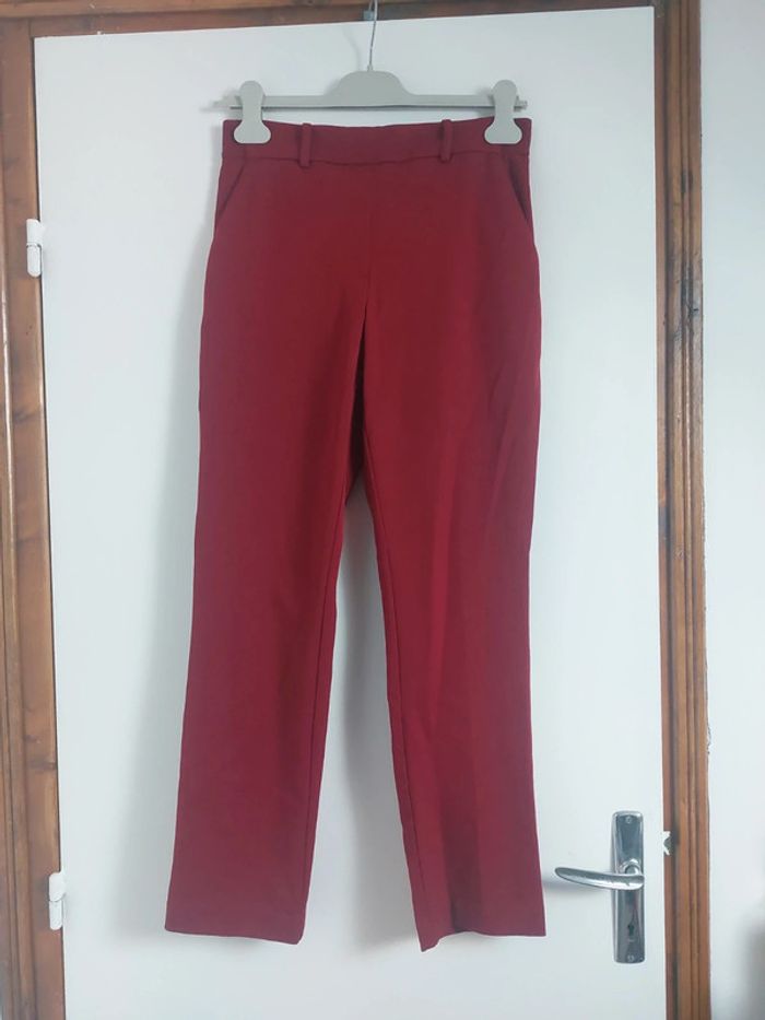 Joli pantalon rouge carmin coupe droite élastique - 36 S