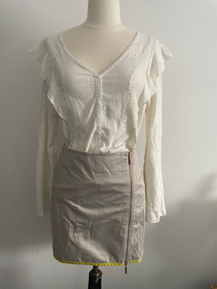 🌸jolie mini Jupe beige Armani exchange taille 4(40)🌸