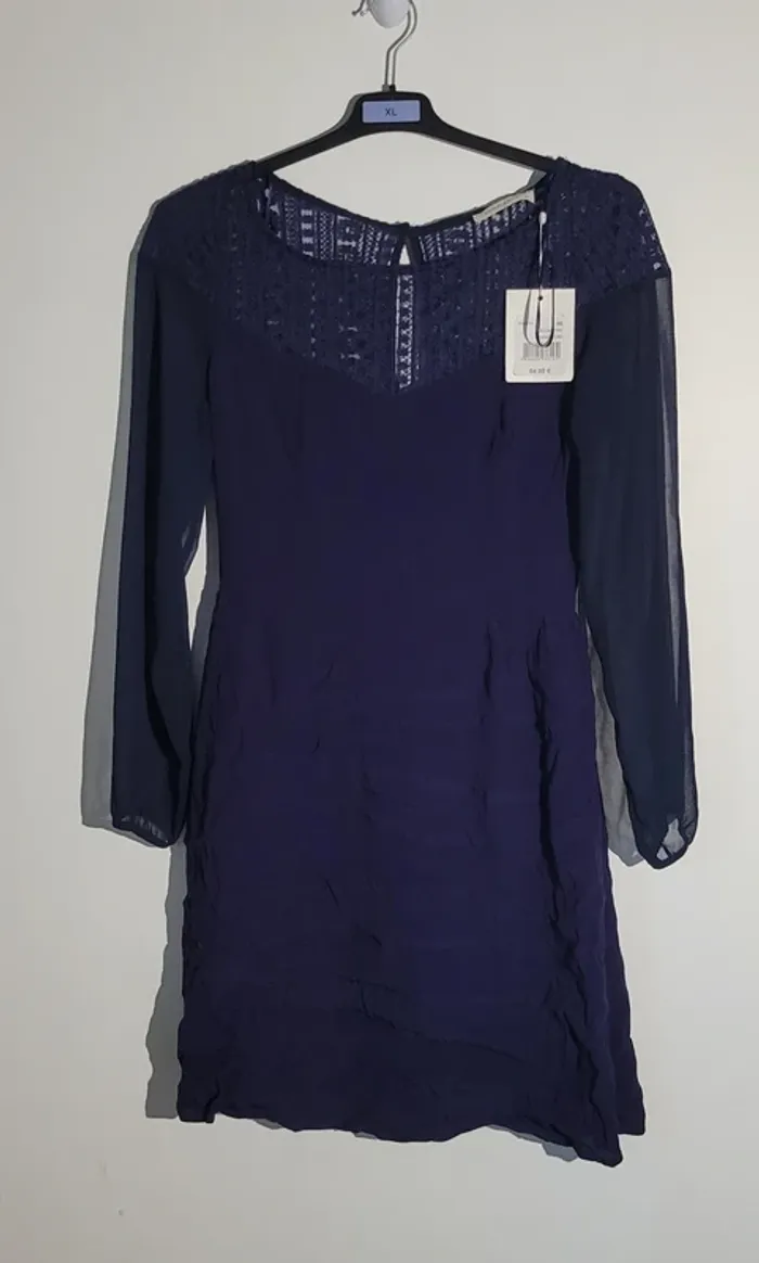 Robe bleue dentelle