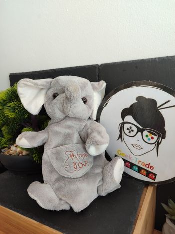 Doudou Eléphant Gris blanc Marionnette Histoire d’Ours poste marron DD003258