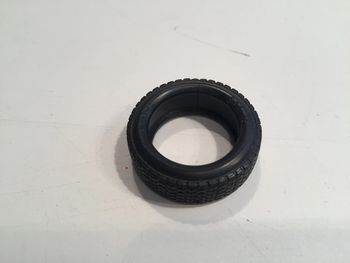 Pneu seul pièce détachée miniature Chevrolet Corvette 1957 1/24 burago #A17