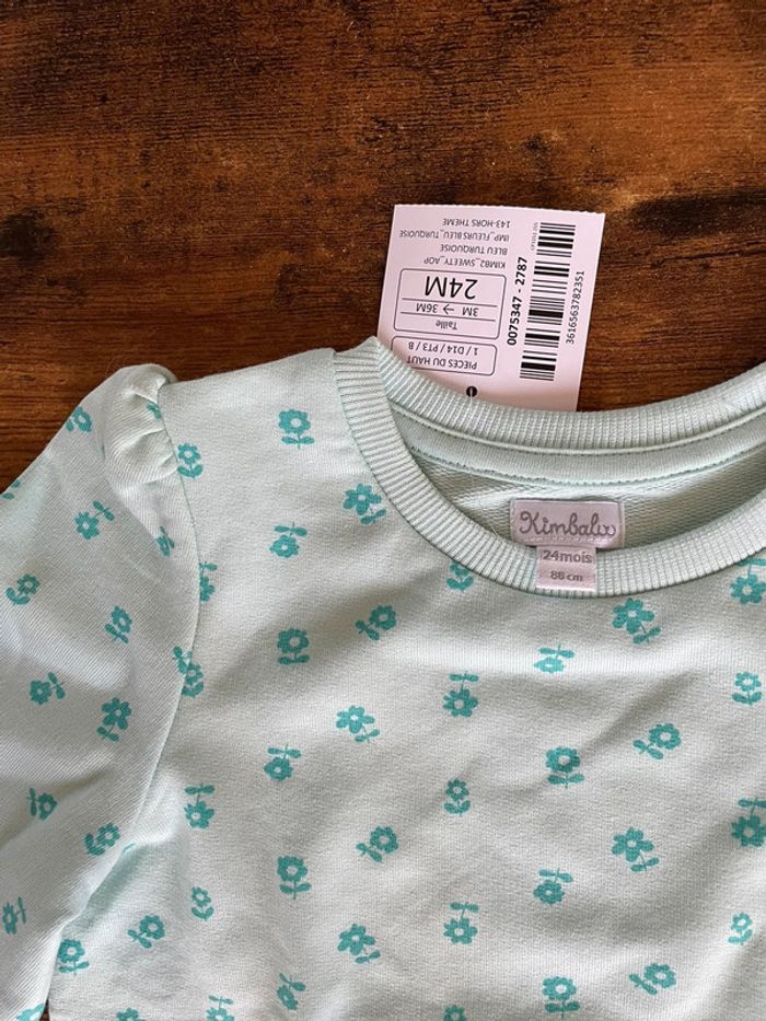 Sweat bleu pâle et fleurs - photo numéro 3