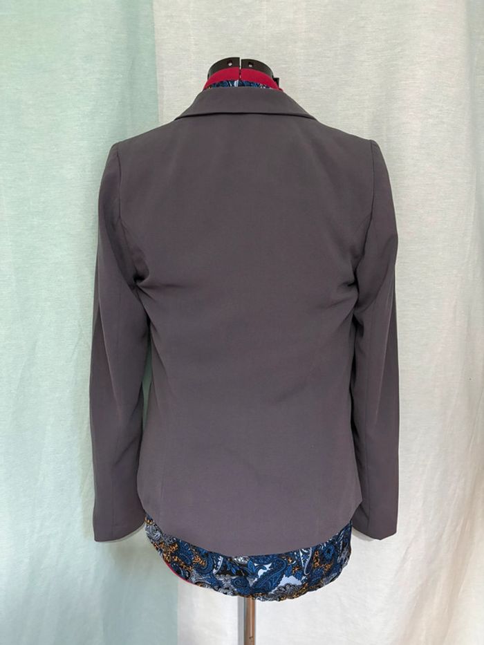 Veste blazer gris foncé ouverte - photo numéro 2