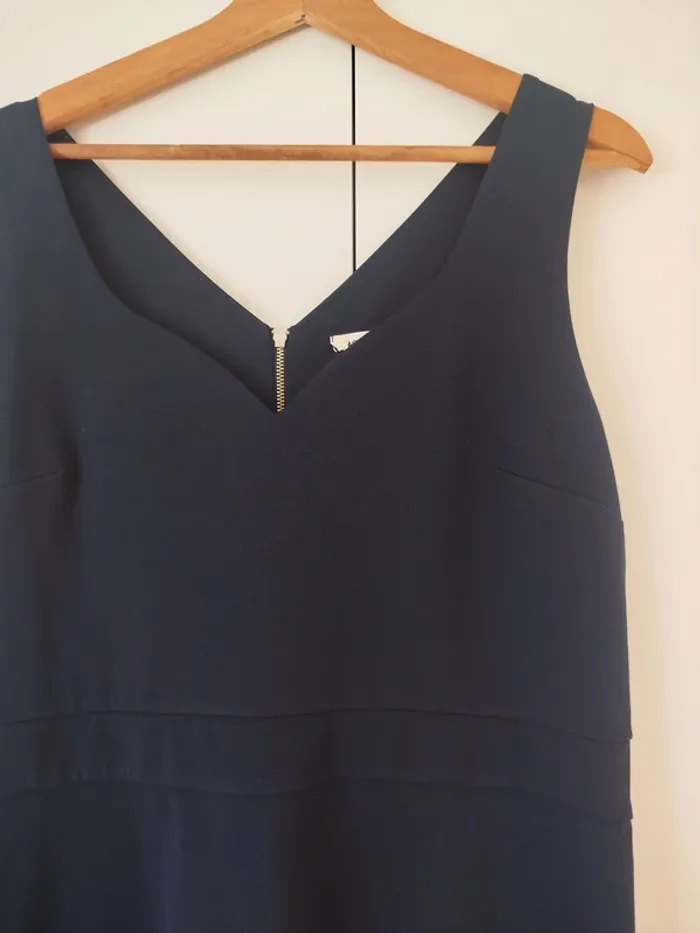 Robe bleue marine taille 42 neuve - photo numéro 2
