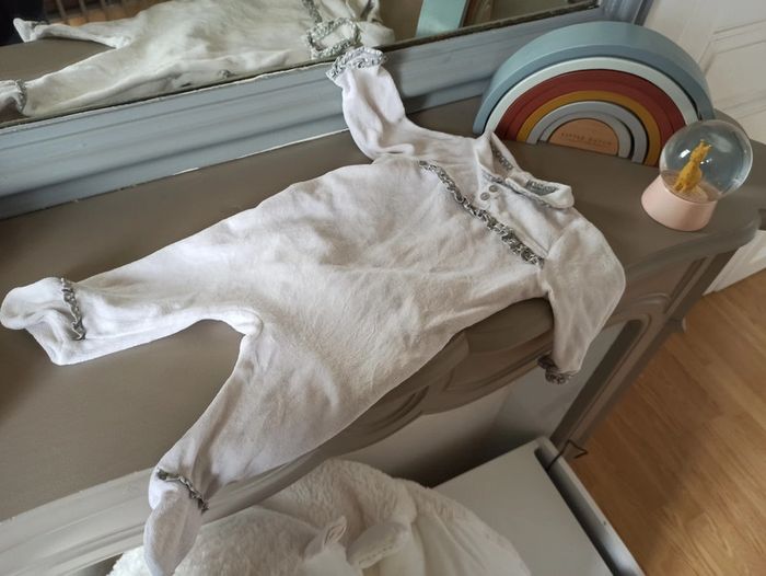 Pyjama blanc avec détails gris 3 mois OBAIBI