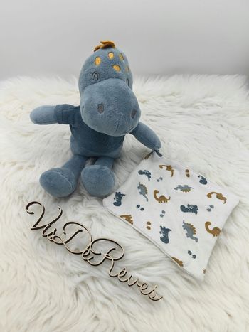 Doudou mouchoir dragon dinosaure bleu et jaune Auchan In Extenso