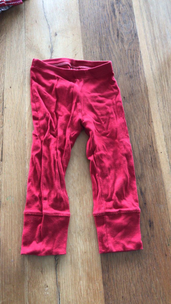 Lot 2ans 3 t-shirt 2 leggings et un bas de pyjama - photo numéro 5