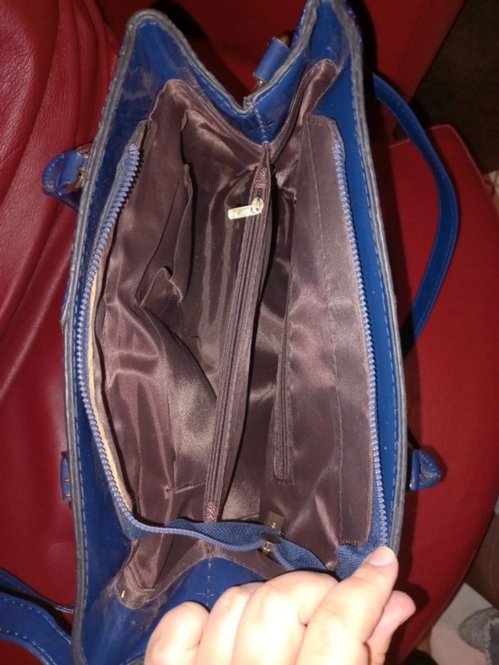 Sac à main bleue vernis croco - photo numéro 4
