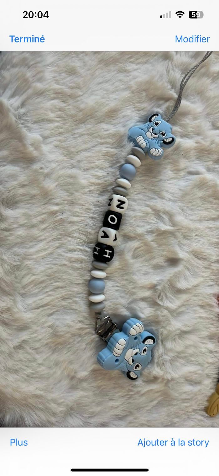 Attache tétine en silicone