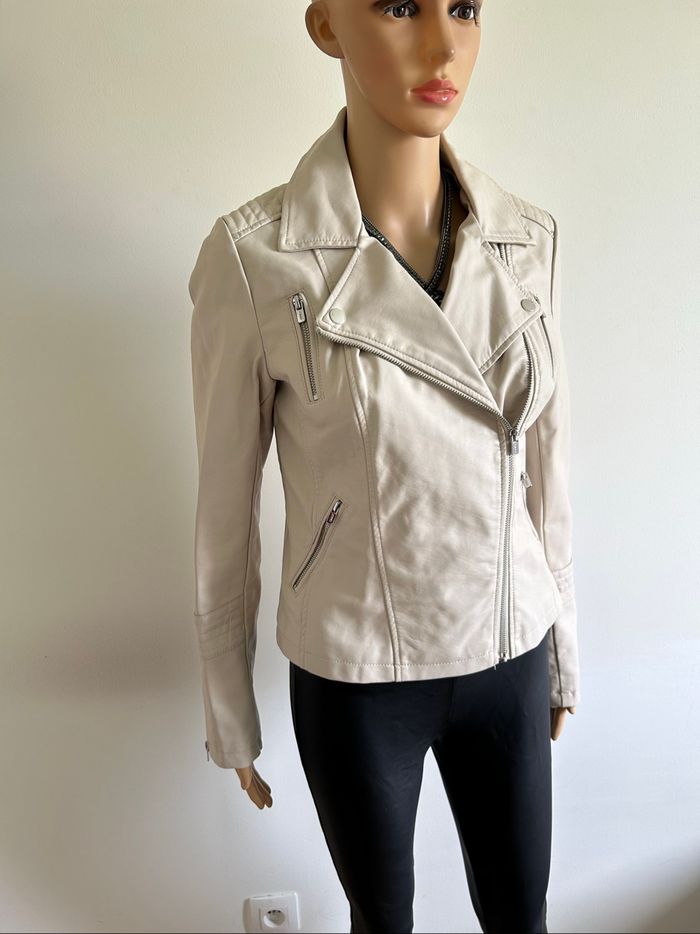 Perfecto beige en simili cuir Only taille 36 jamais porté - photo numéro 2