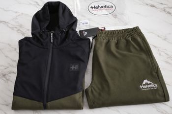 Ensemble Helvetica Neuf avec étiquette 