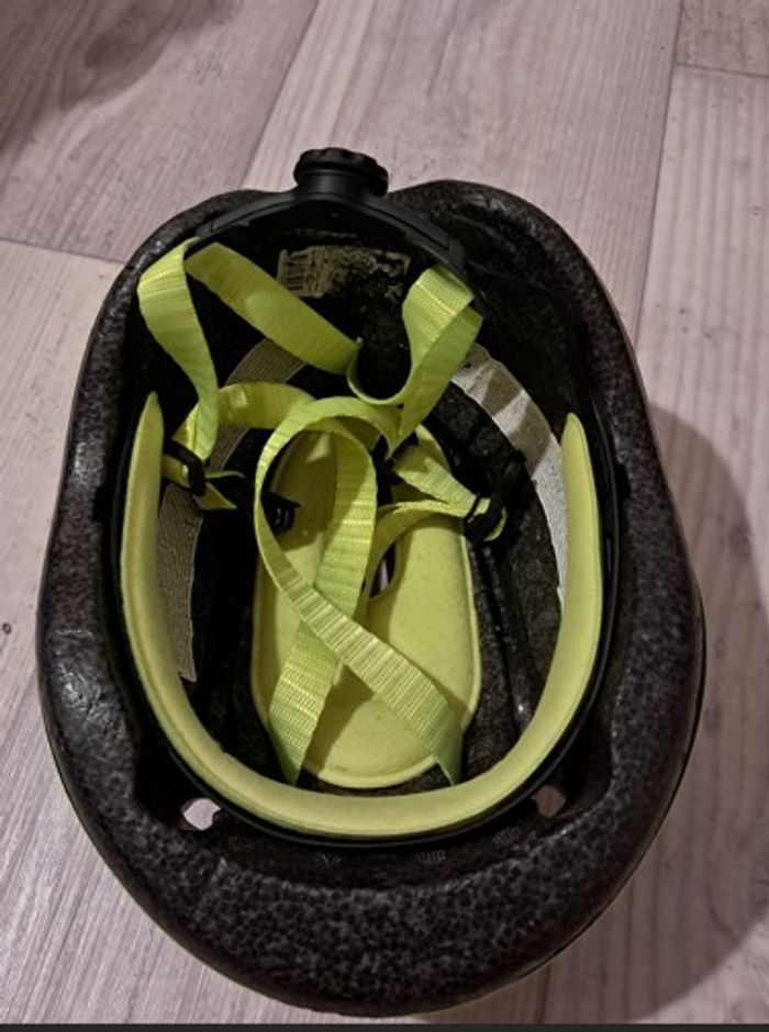 Casque Vélo bébé 500 Fluo (9 à 24 mois environ), Decathlon. - photo numéro 4