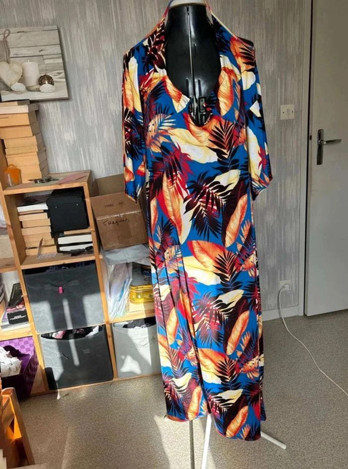 Robe decolettee grande taille correspond a un 46-48 - photo numéro 2
