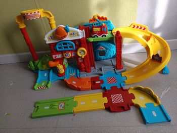 Caserne des pompiers tut tut bolide