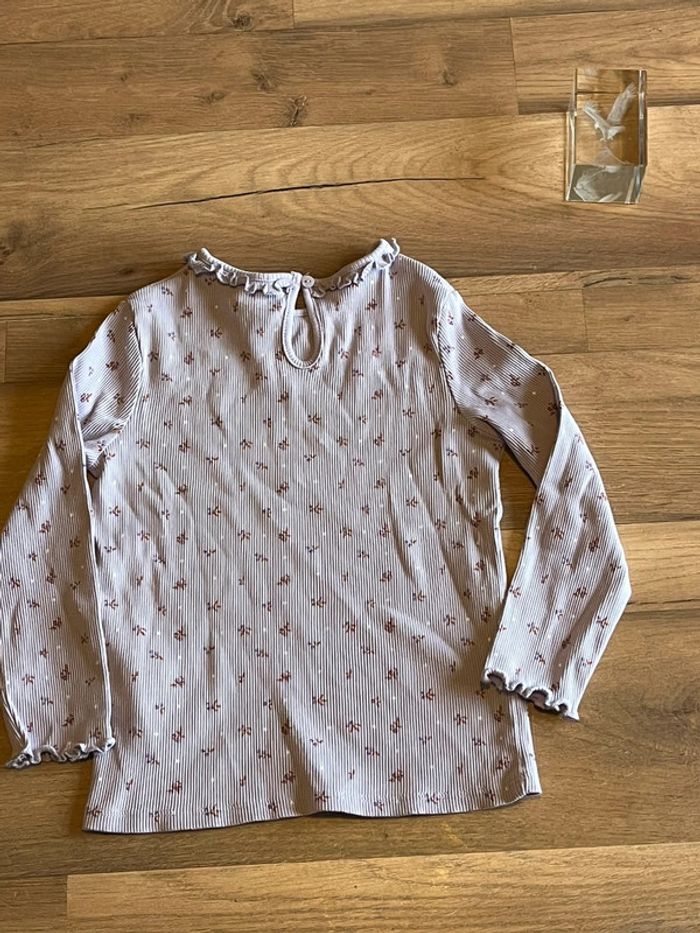 Je vend un pull fin fille 3 ans 94 cm très bon état - photo numéro 2