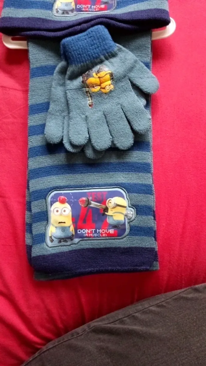 Ensemble bonnet gant écharpe minions - photo numéro 2