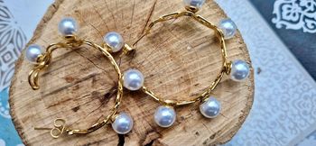 Créoles moyennes acier inoxydable or torsadées perles d’eau douces