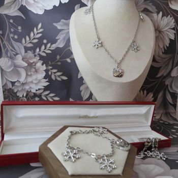 Parure Hello Kitty Collier ,Porte-clés , bracelet Breloque Sanrio 🤩