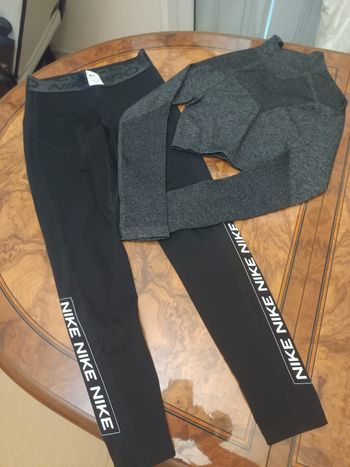 Ensemble sport neuf taille S   1 legging Nike Pro training GRX + 1 haut Prozis