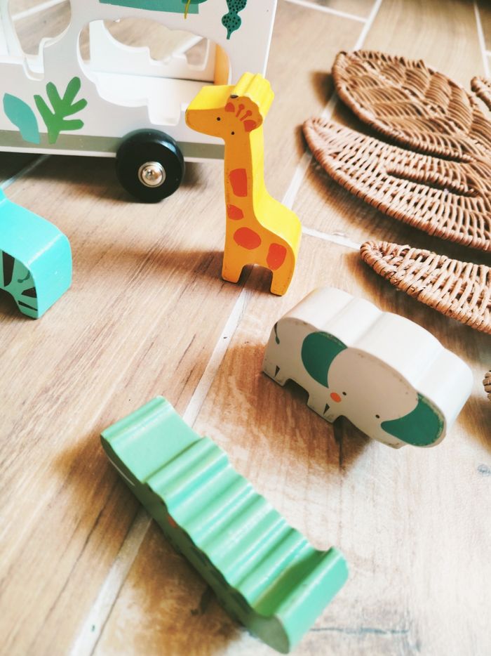 🦒Camion véhicule safari en bois avec animaux à encastrer marque Vertbaudet - photo numéro 3