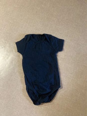 👶 Body bébé bleu marine manches courtes Kiabi - Taille 9M
