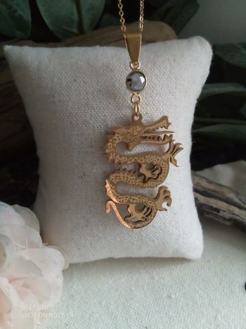 Collier dragon et pierre de labradorite naturelle